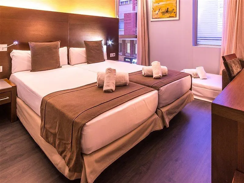 Hotel Madanis L’Hospitalet de Llobregat 4*,