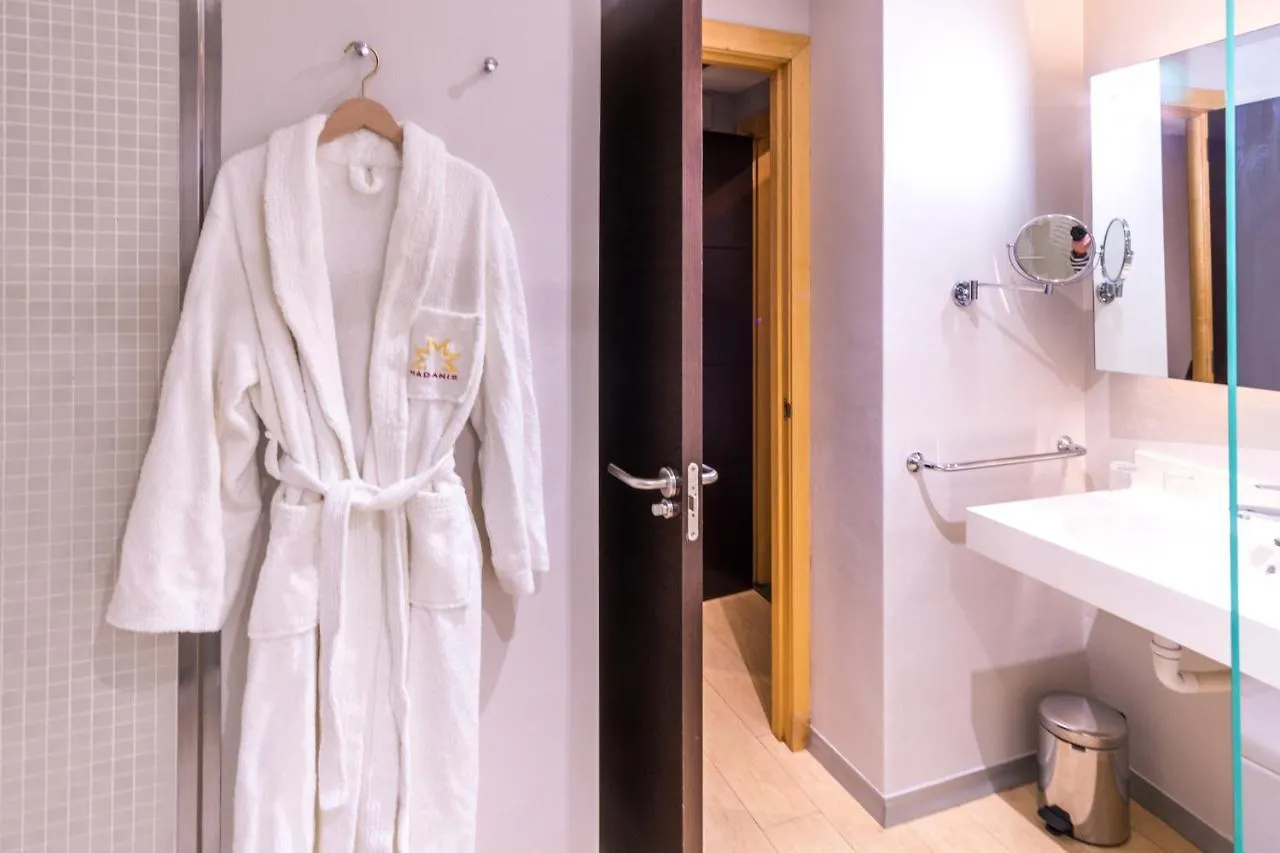 Hotel Madanis Barcelona 4*,