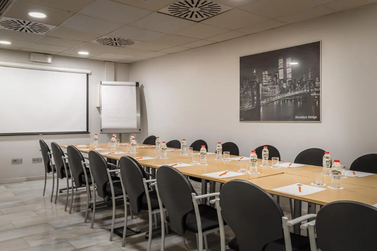 Hotel Madanis L’Hospitalet de Llobregat 4*,