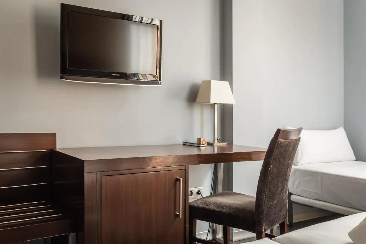 Hotel Madanis L’Hospitalet de Llobregat 4*,